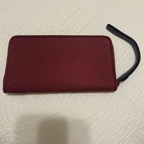 NWT Vera Bradley Women’s Burgundy Wallet - Picture 3 of 10